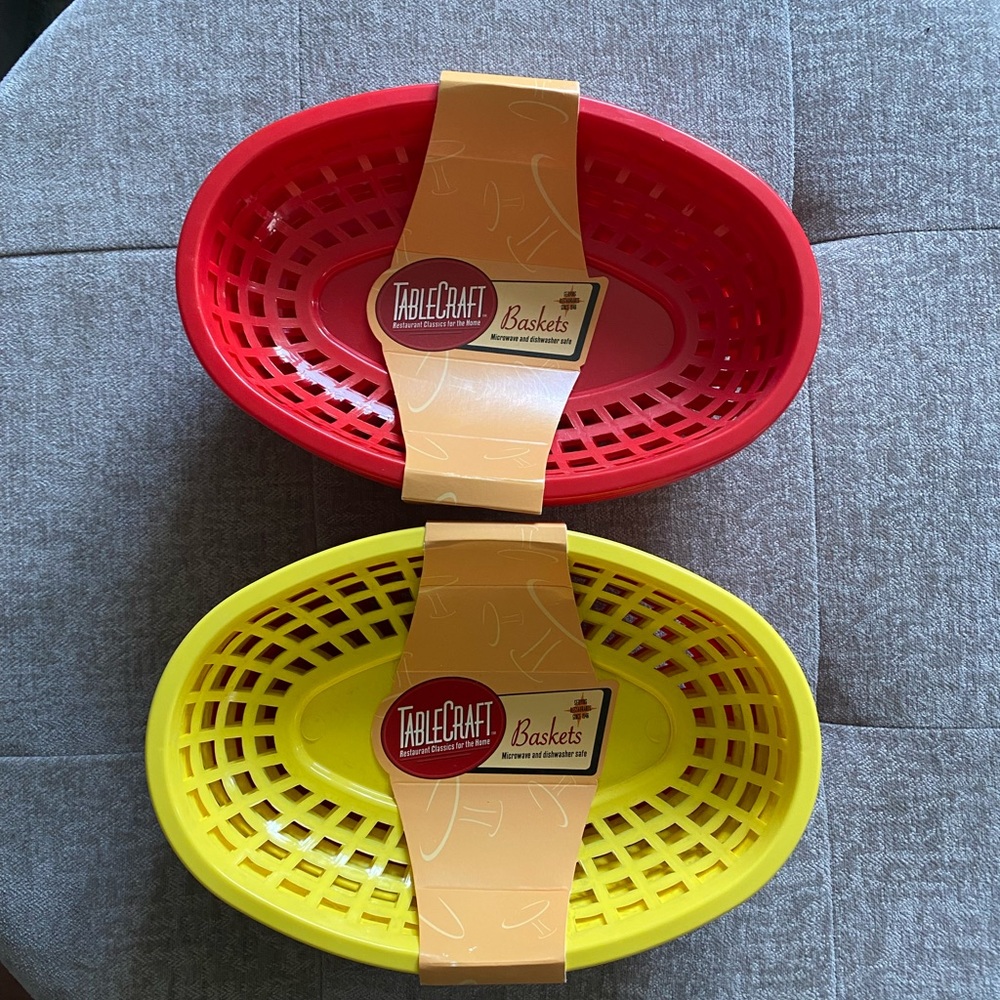 BBQ/kid’s parties!! 12 Table Craft 2 sets of 6 baskets,3 yellow 9 red.
